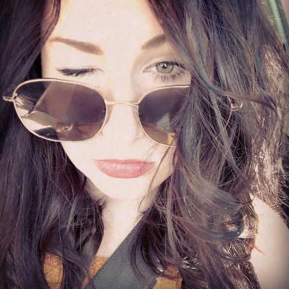 Meet your Posher, Rachel Rollingstone. - Picture 1 of 1